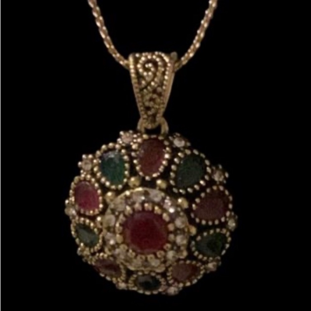 Elegant Gold and Red Jewelry Set - Picture 7 of 7